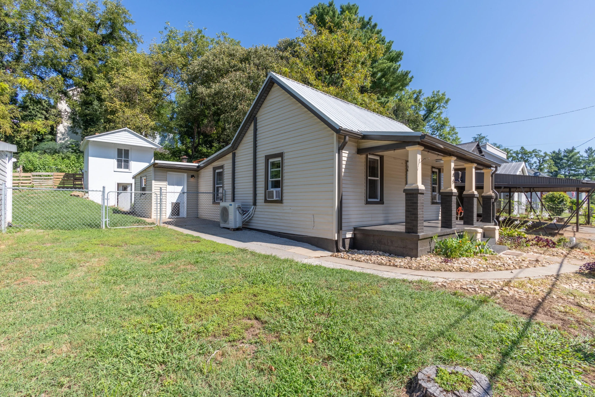 446 Tinker AVE - Photo 3
