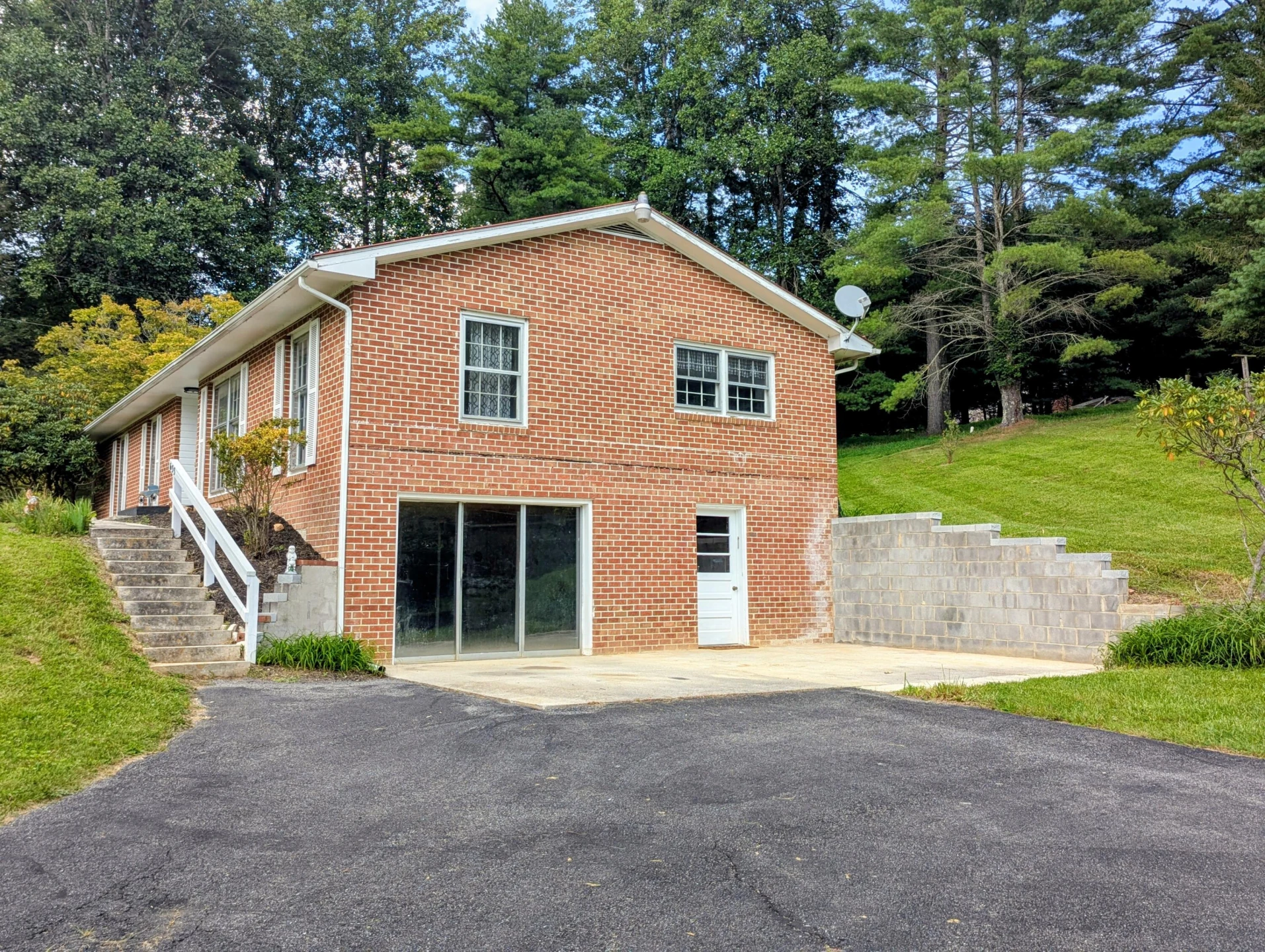 633 Parkway LN S - Photo 2
