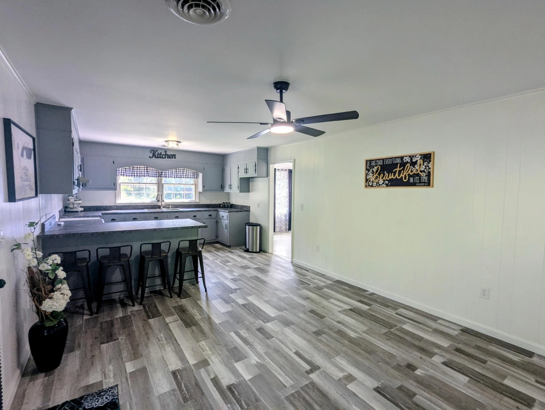 633 Parkway LN S - Photo 15