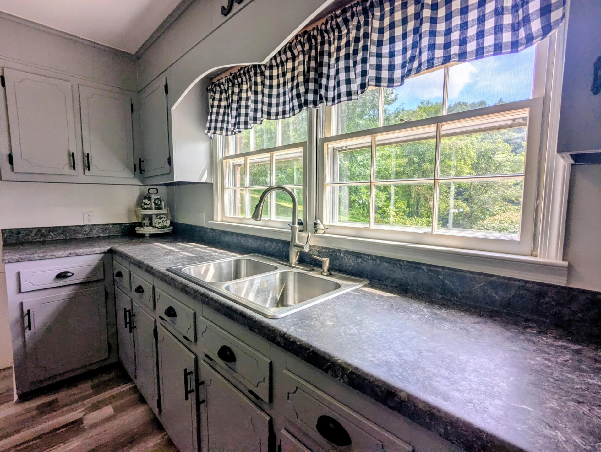 633 Parkway LN S - Photo 18