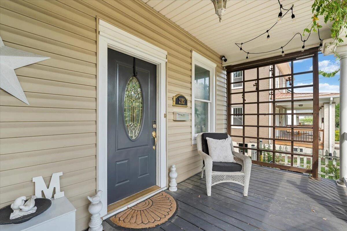 2115 Memorial AVE SW - Photo 3