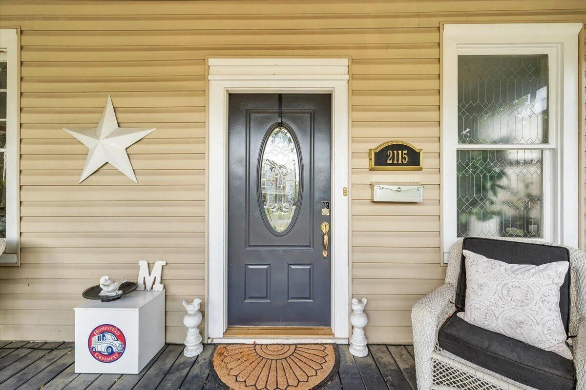 2115 Memorial AVE SW - Photo 4