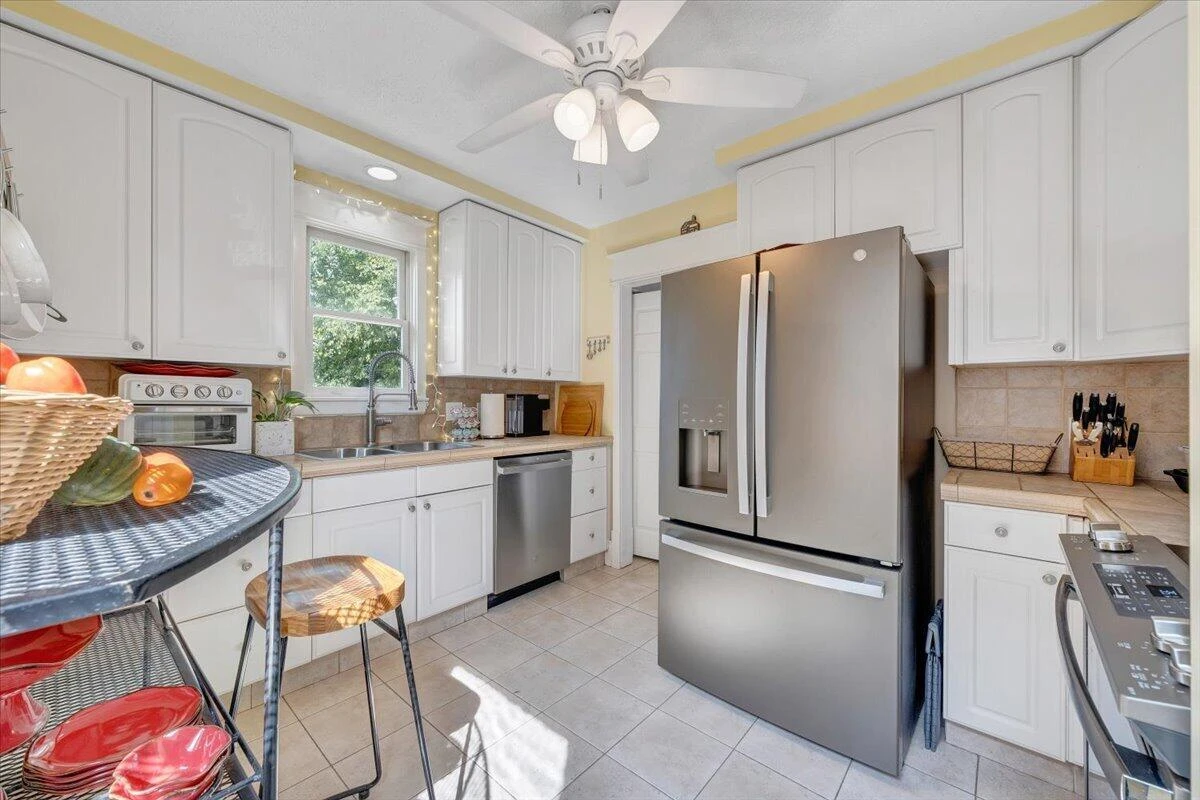 2115 Memorial AVE SW - Photo 13