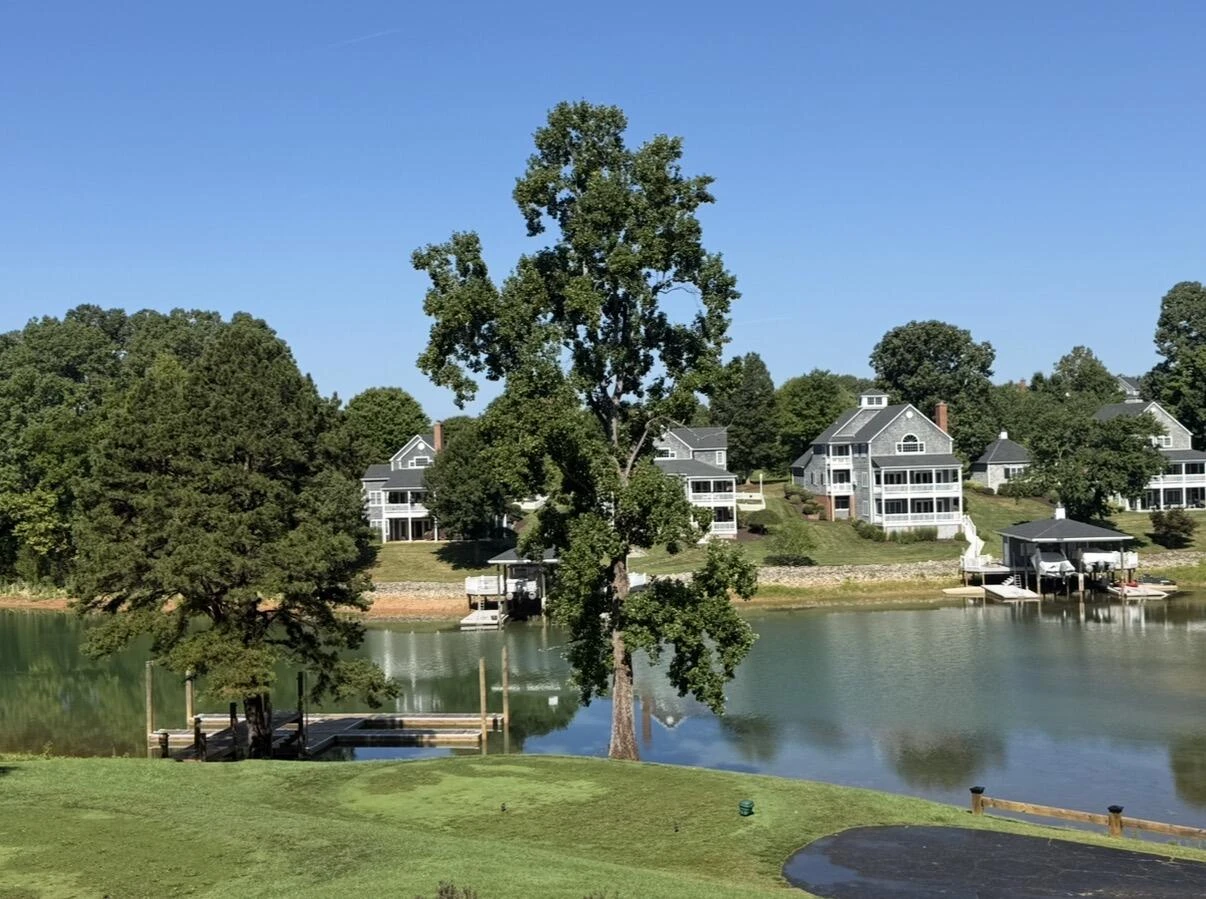 76 Lake Front CIR - Photo 2