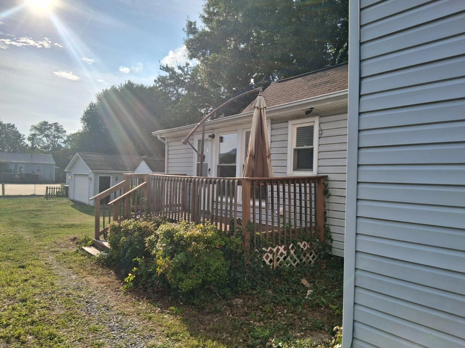 415 Chestnut ST - Photo 2