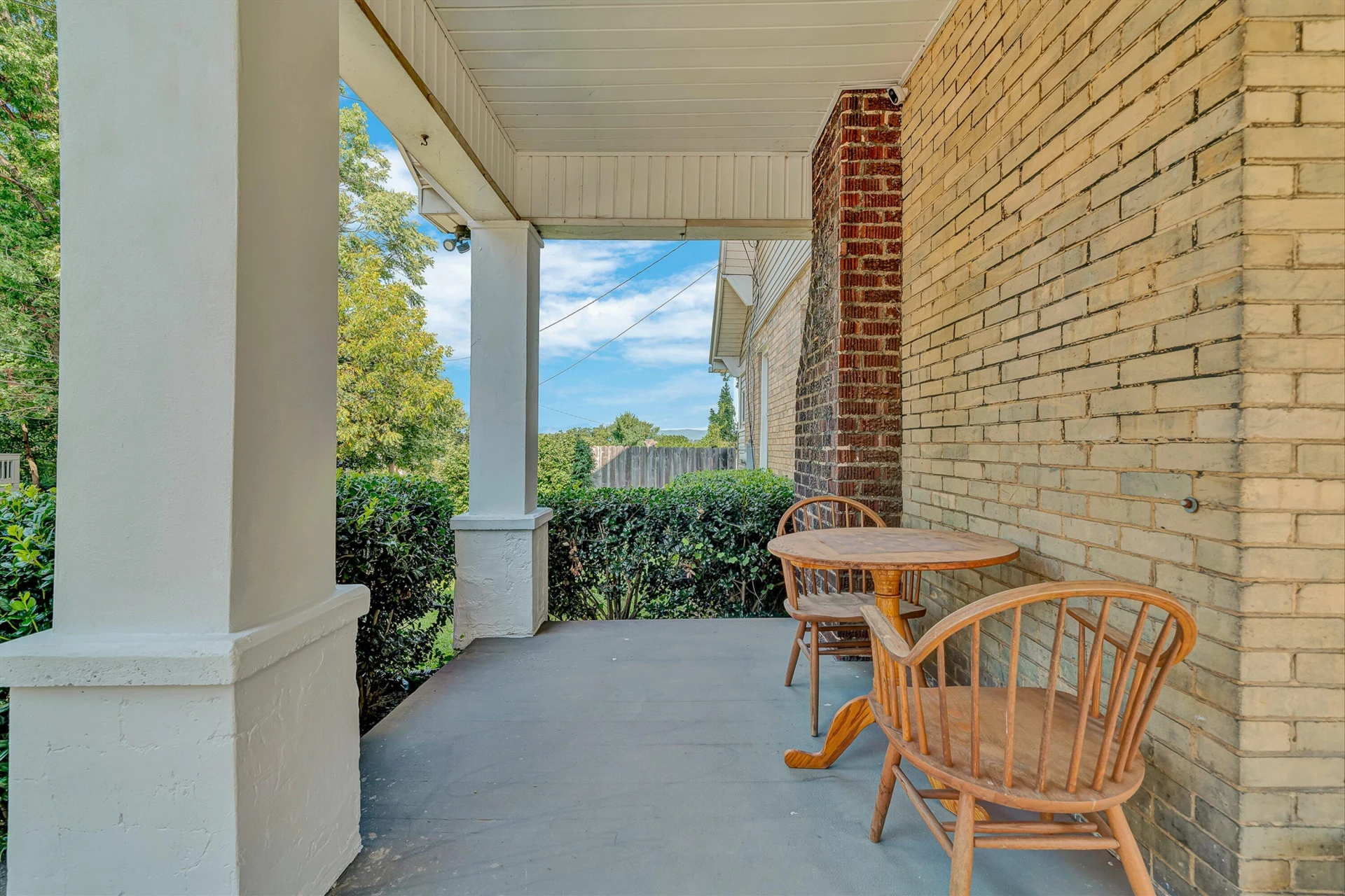 1702 Clinton AVE SE - Photo 2