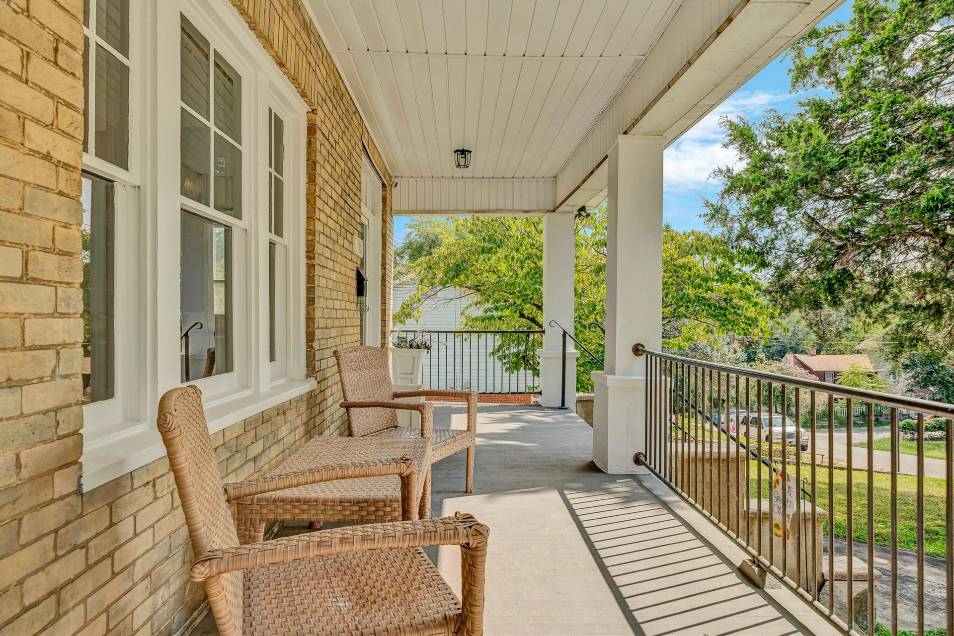 1702 Clinton AVE SE - Photo 3