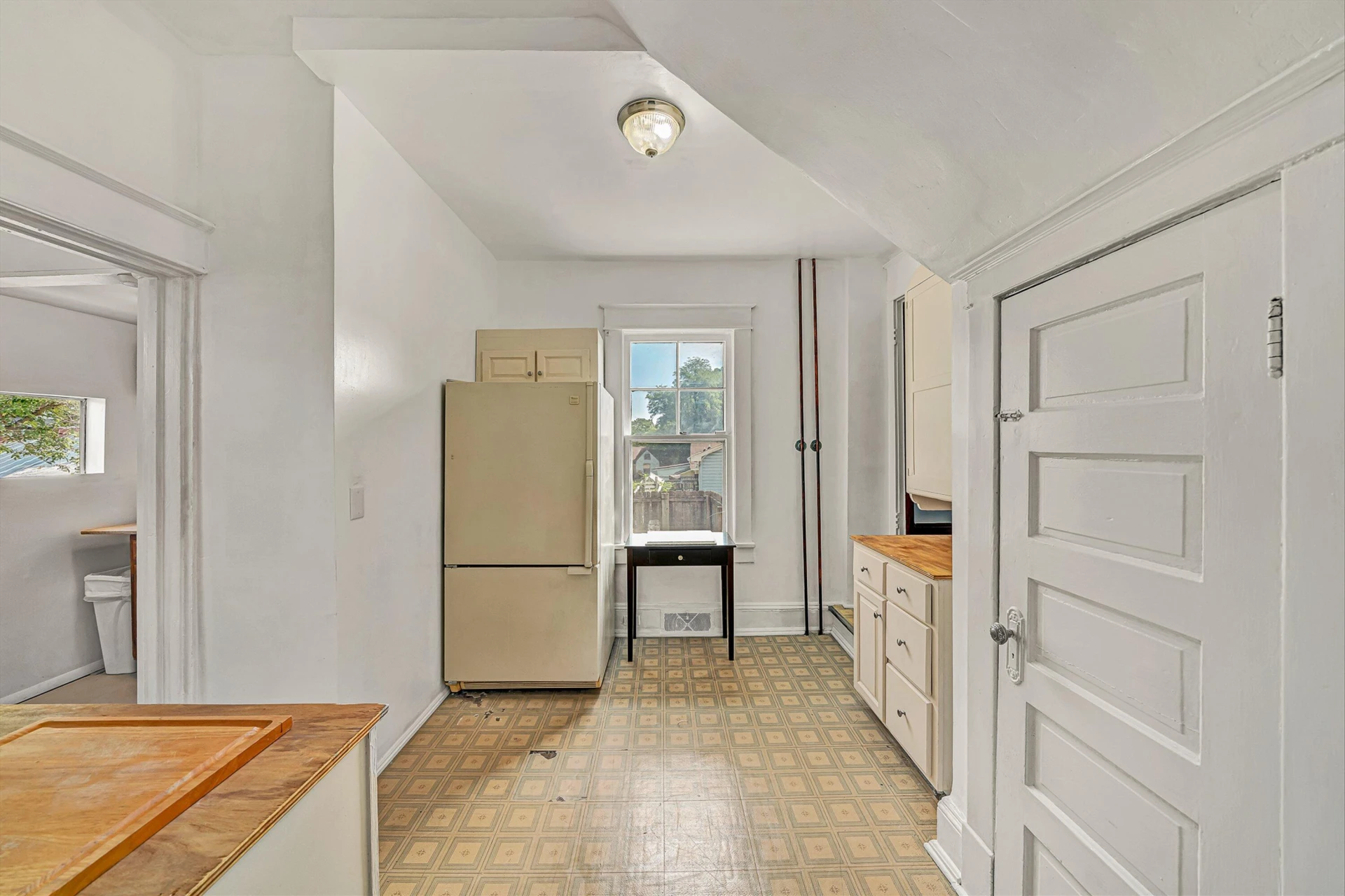 1702 Clinton AVE SE - Photo 10