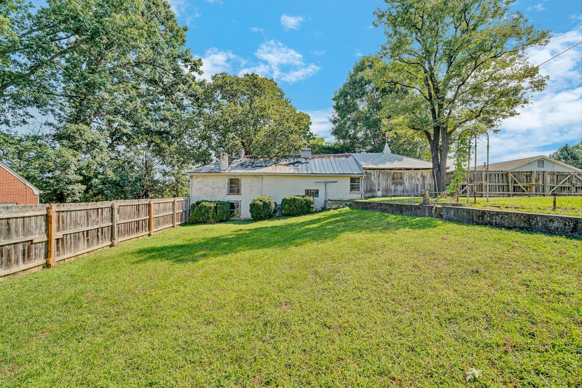 1702 Clinton AVE SE - Photo 28