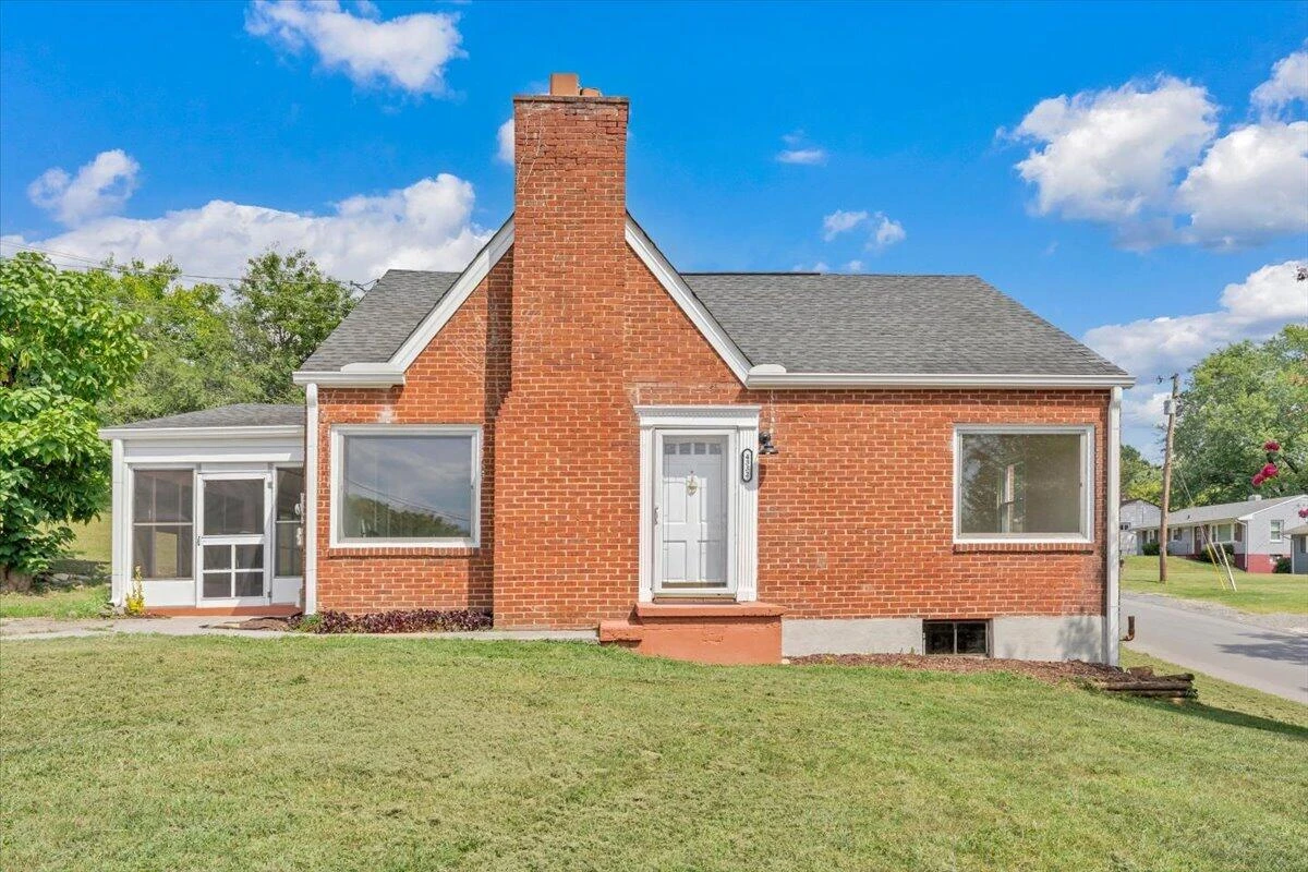 4332 Tennessee AVE NW - Photo 2