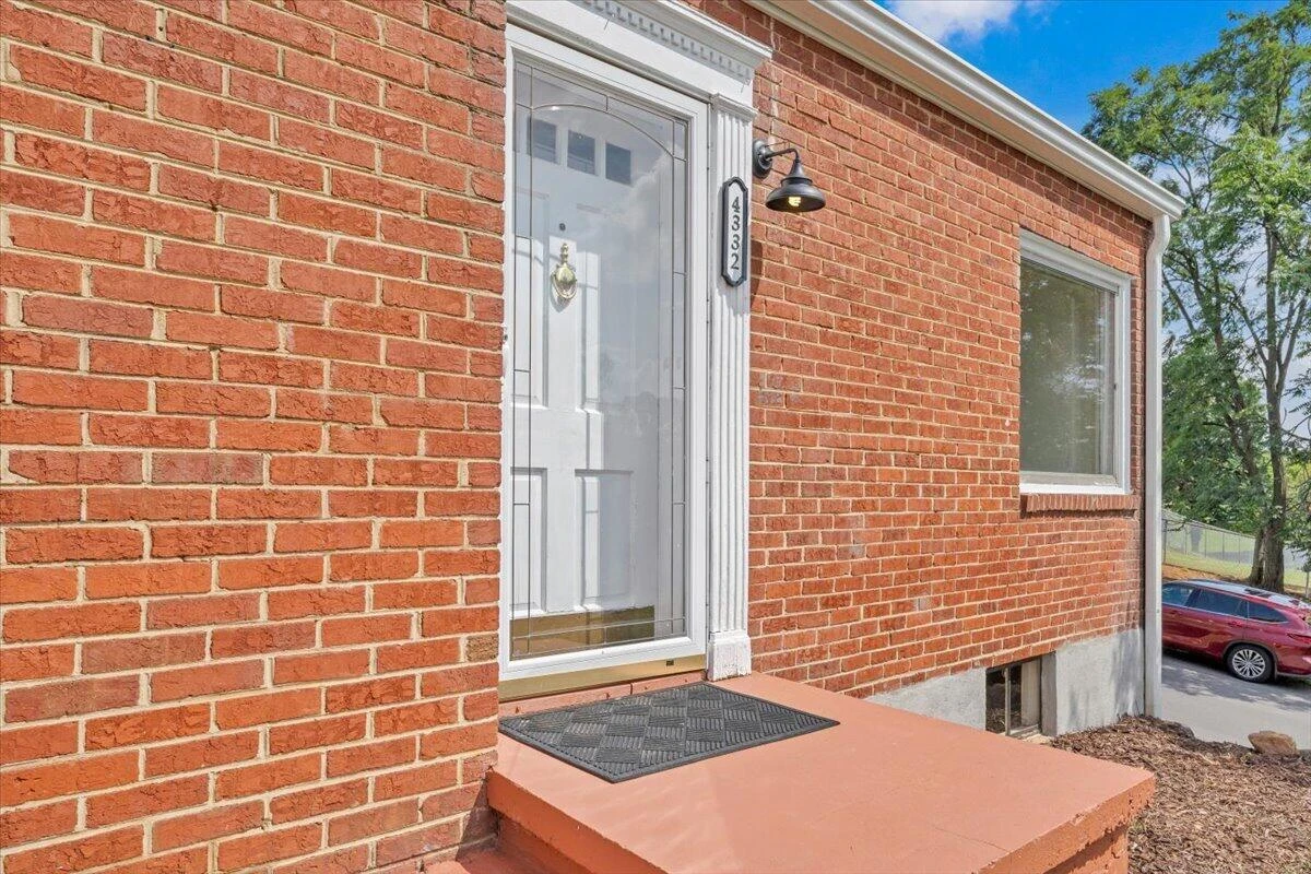 4332 Tennessee AVE NW - Photo 3
