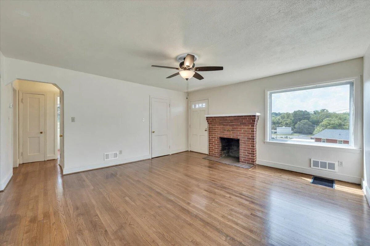 4332 Tennessee AVE NW - Photo 8