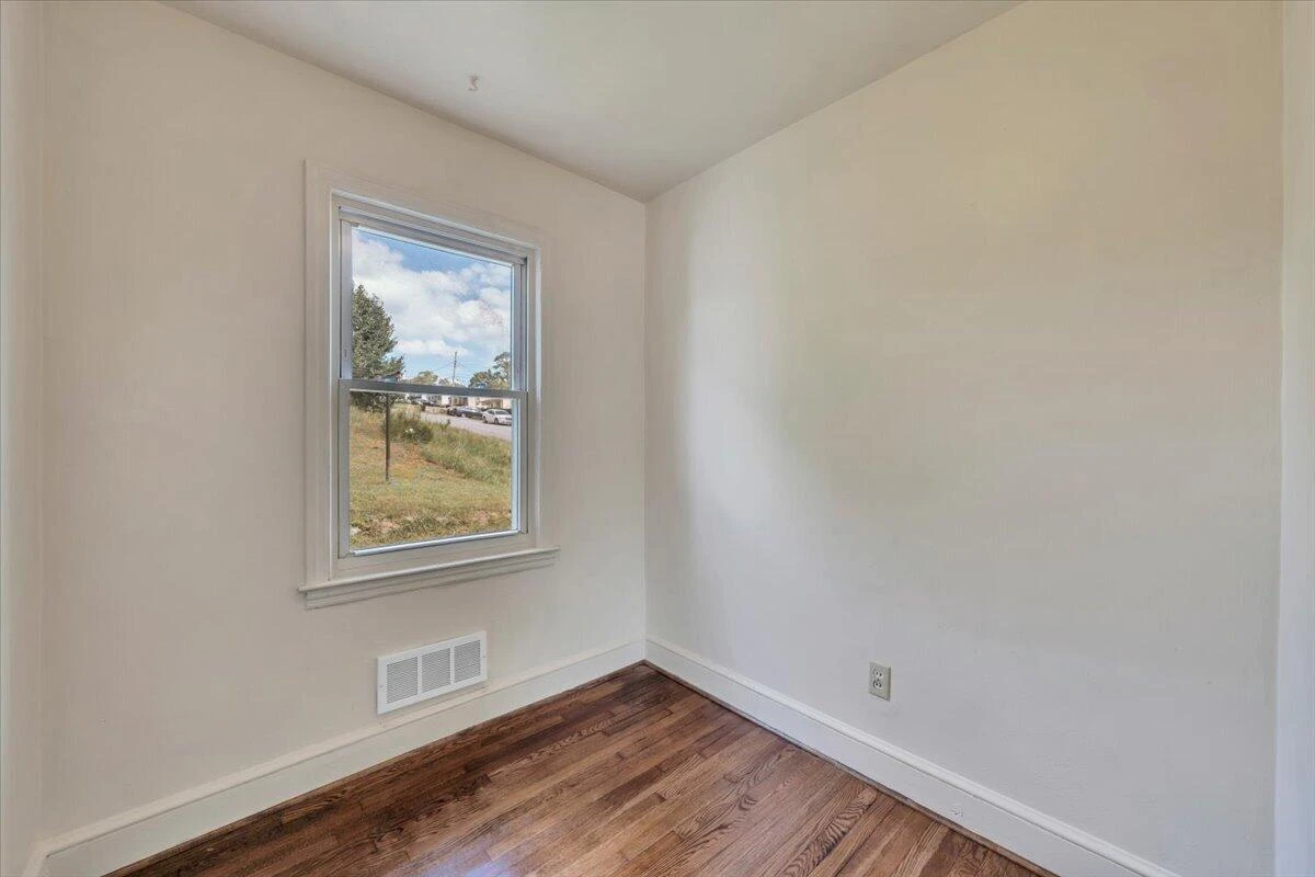 4332 Tennessee AVE NW - Photo 10