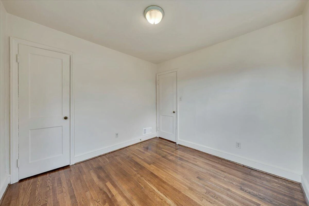 4332 Tennessee AVE NW - Photo 17