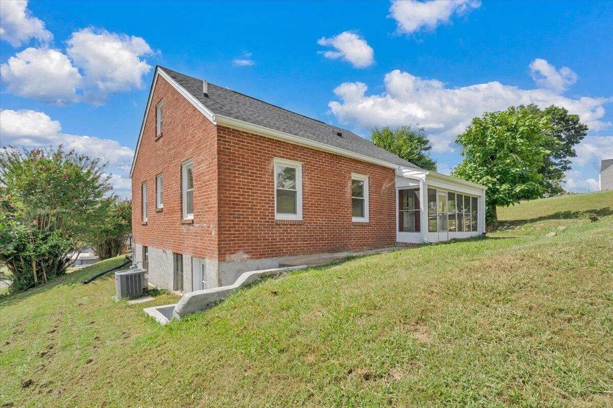 4332 Tennessee AVE NW - Photo 35