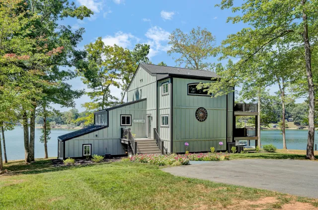 202 Lake Pine DR, Moneta, VA, 24121