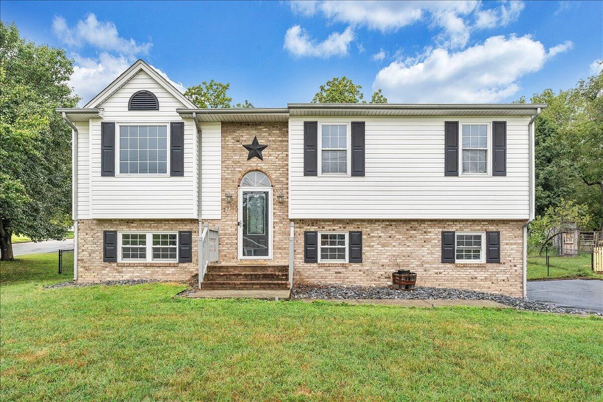 2111 Mill LN