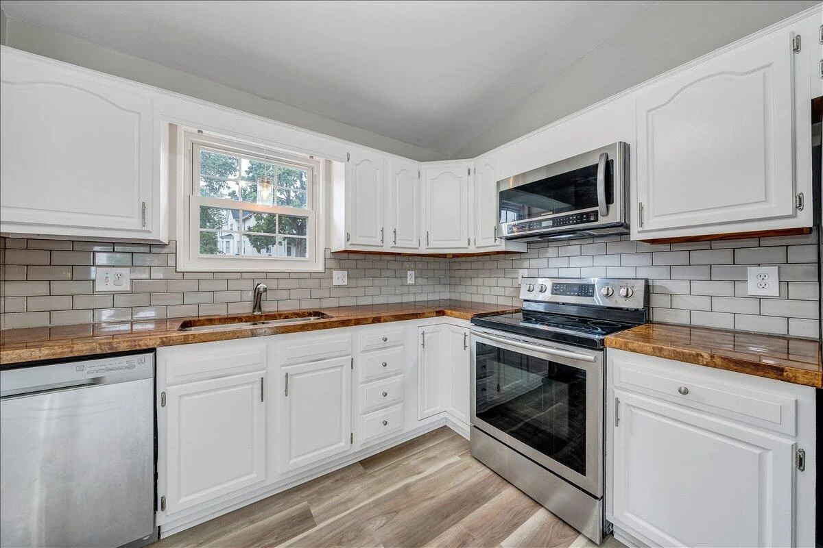 2111 Mill LN - Photo 2