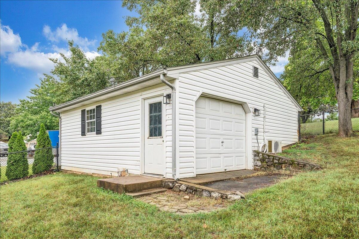 2111 Mill LN - Photo 18