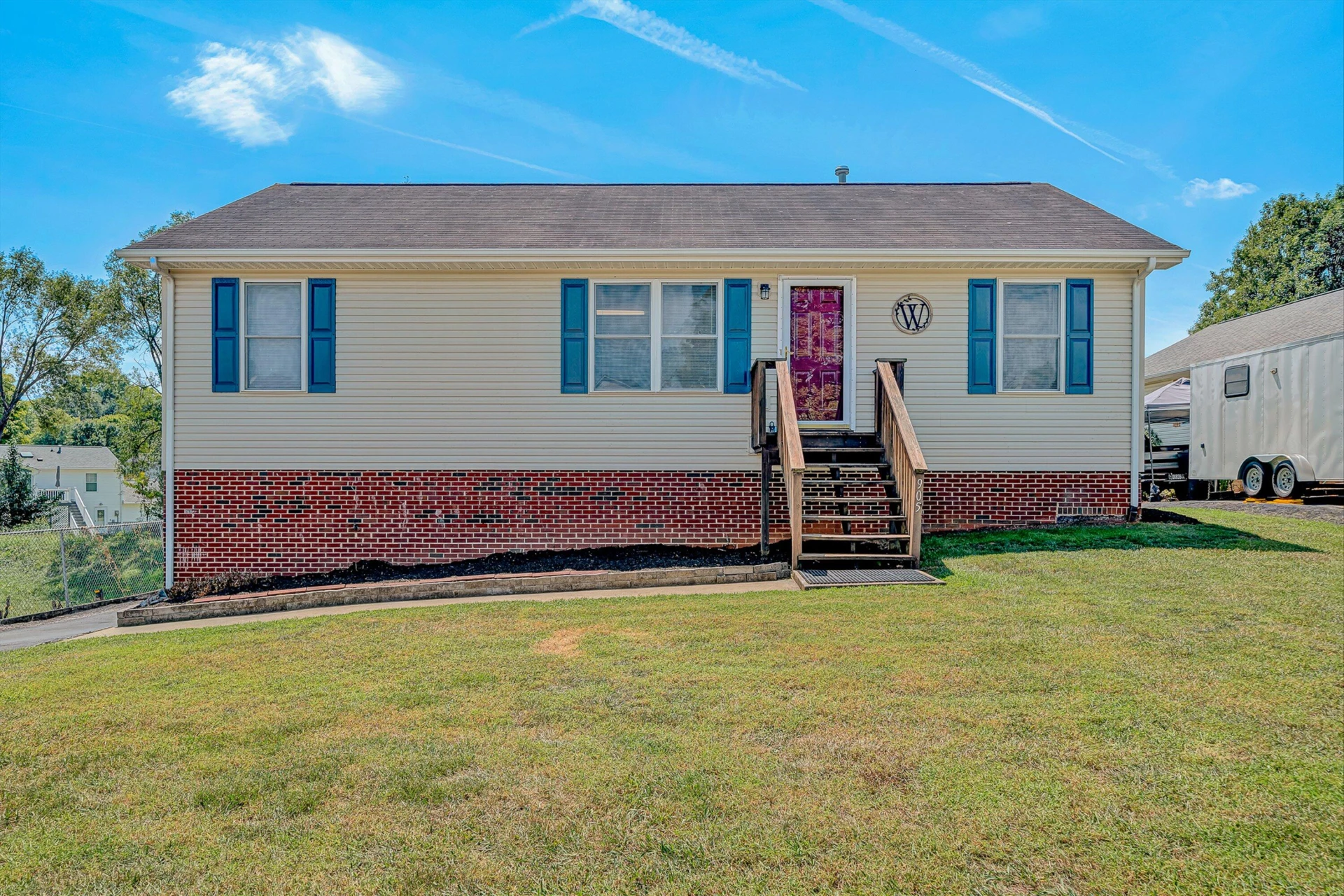 905 Stokes DR