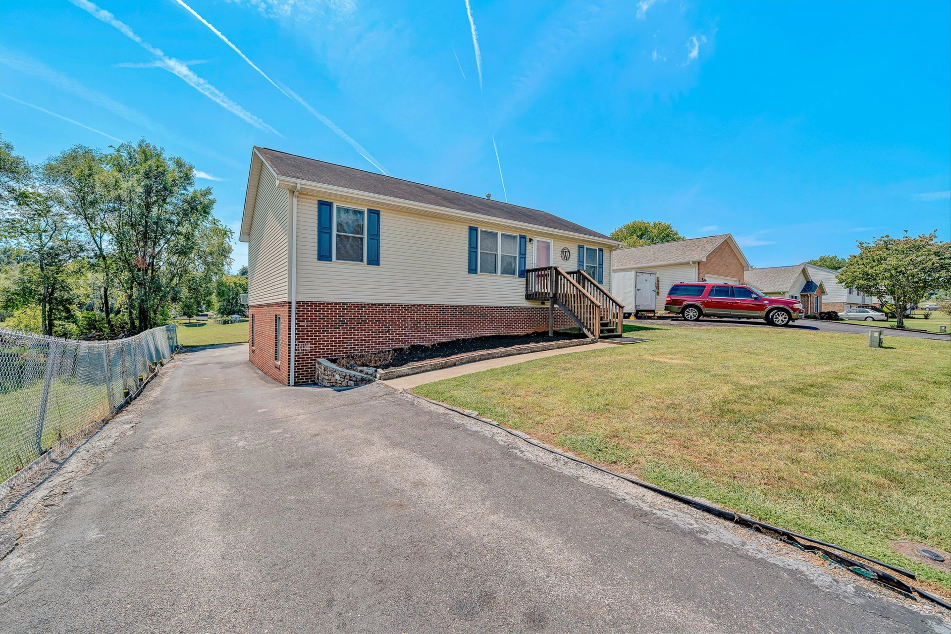 905 Stokes DR - Photo 2