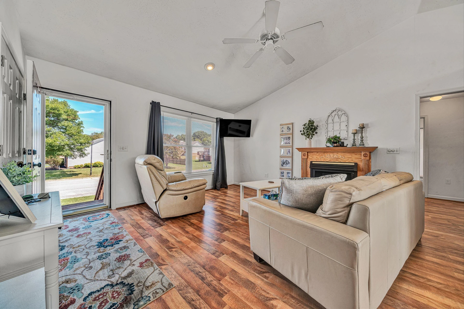 905 Stokes DR - Photo 3