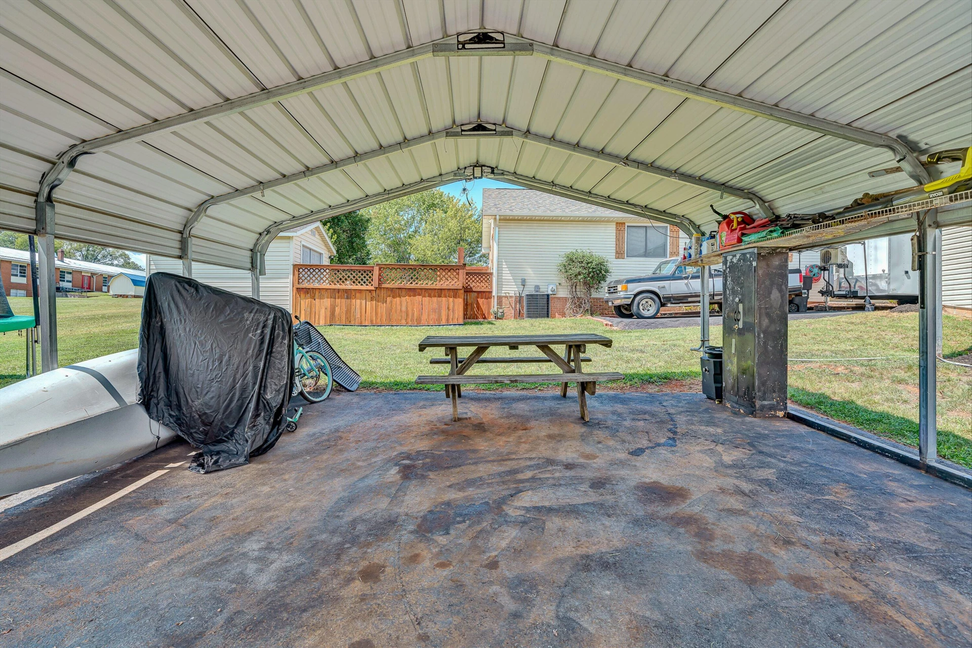 905 Stokes DR - Photo 32