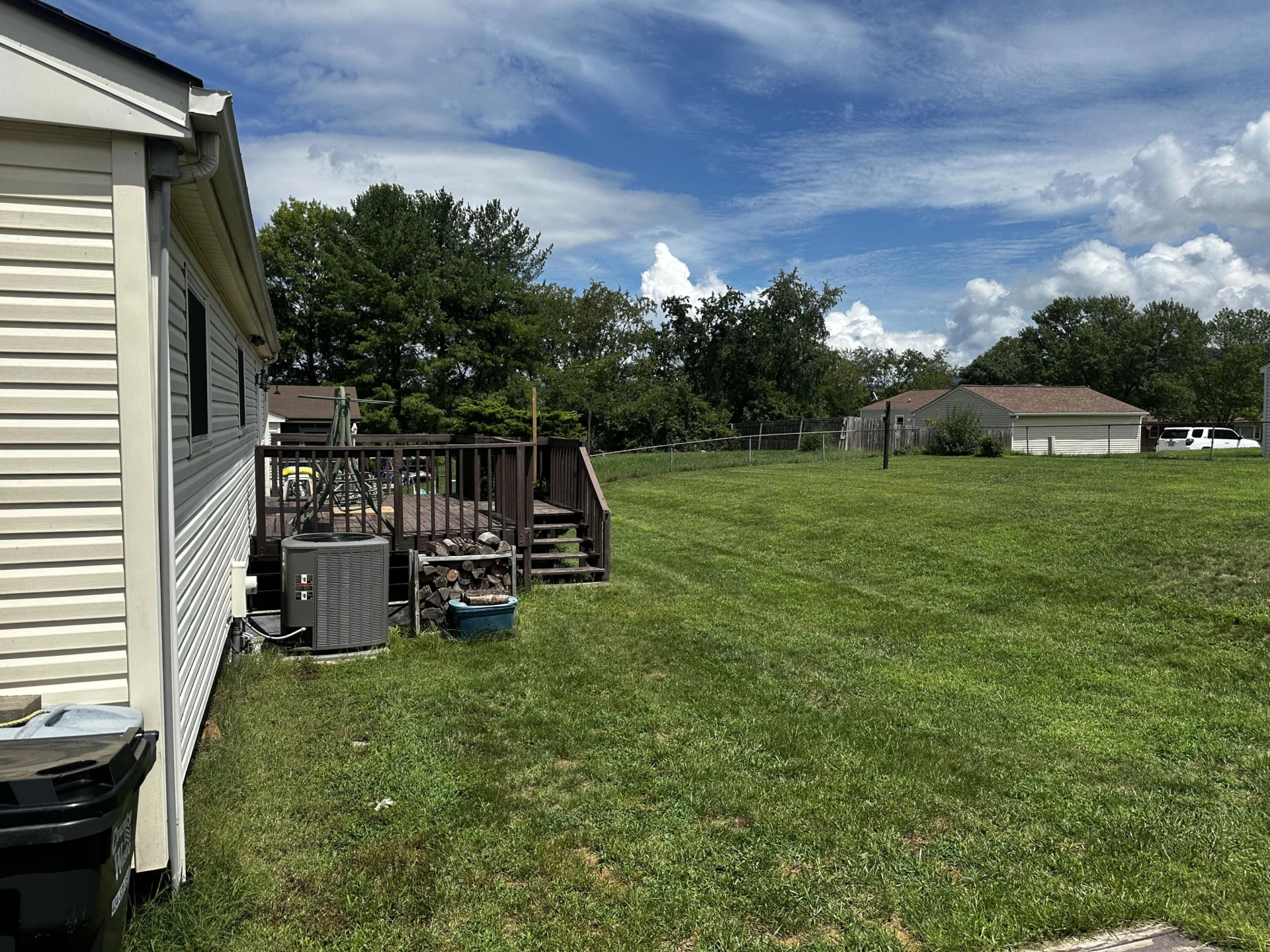 123 Hillview DR - Photo 2