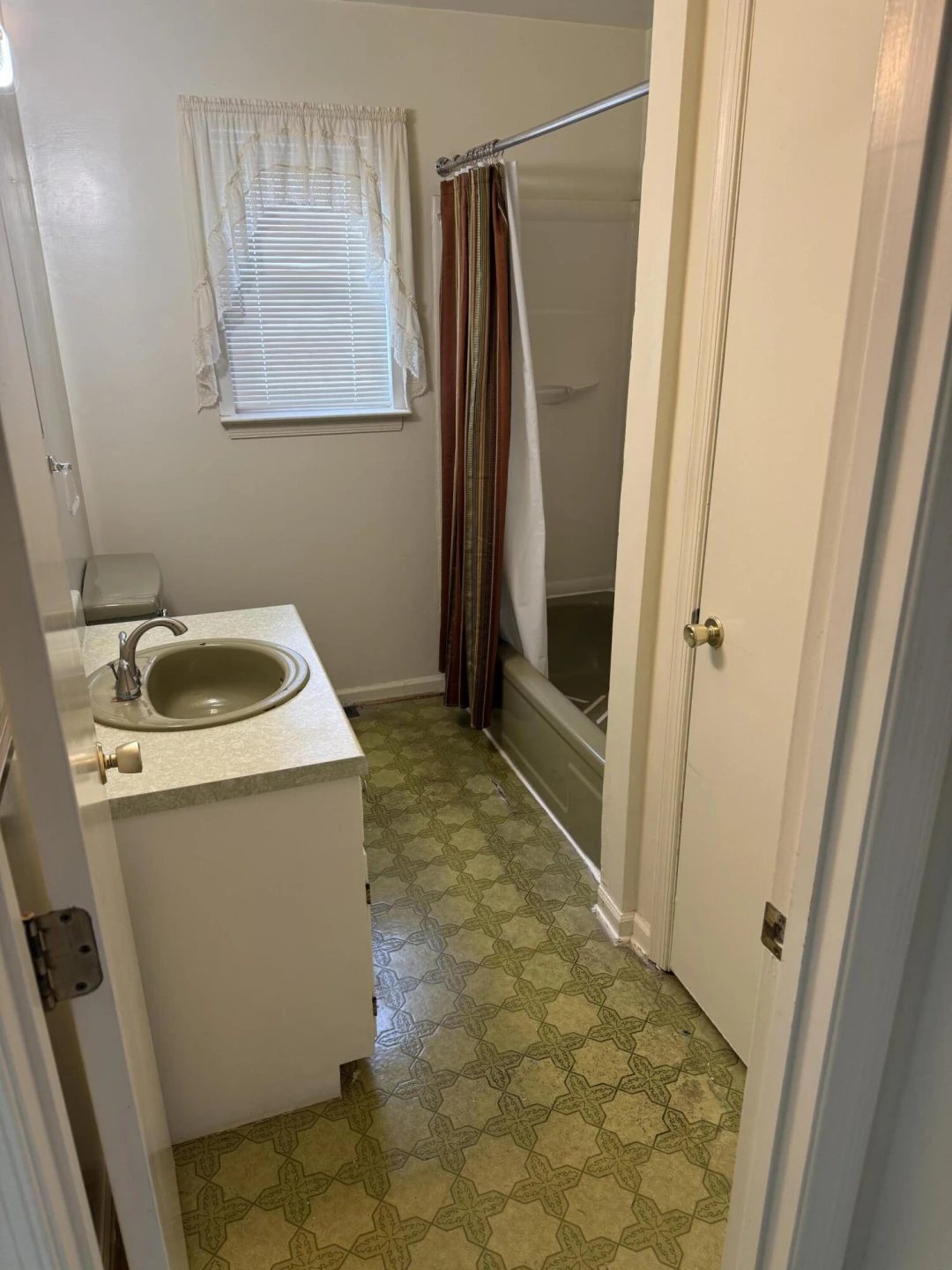 123 Hillview DR - Photo 9