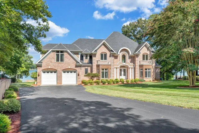 500 Oak Point DR, Moneta, VA, 24121