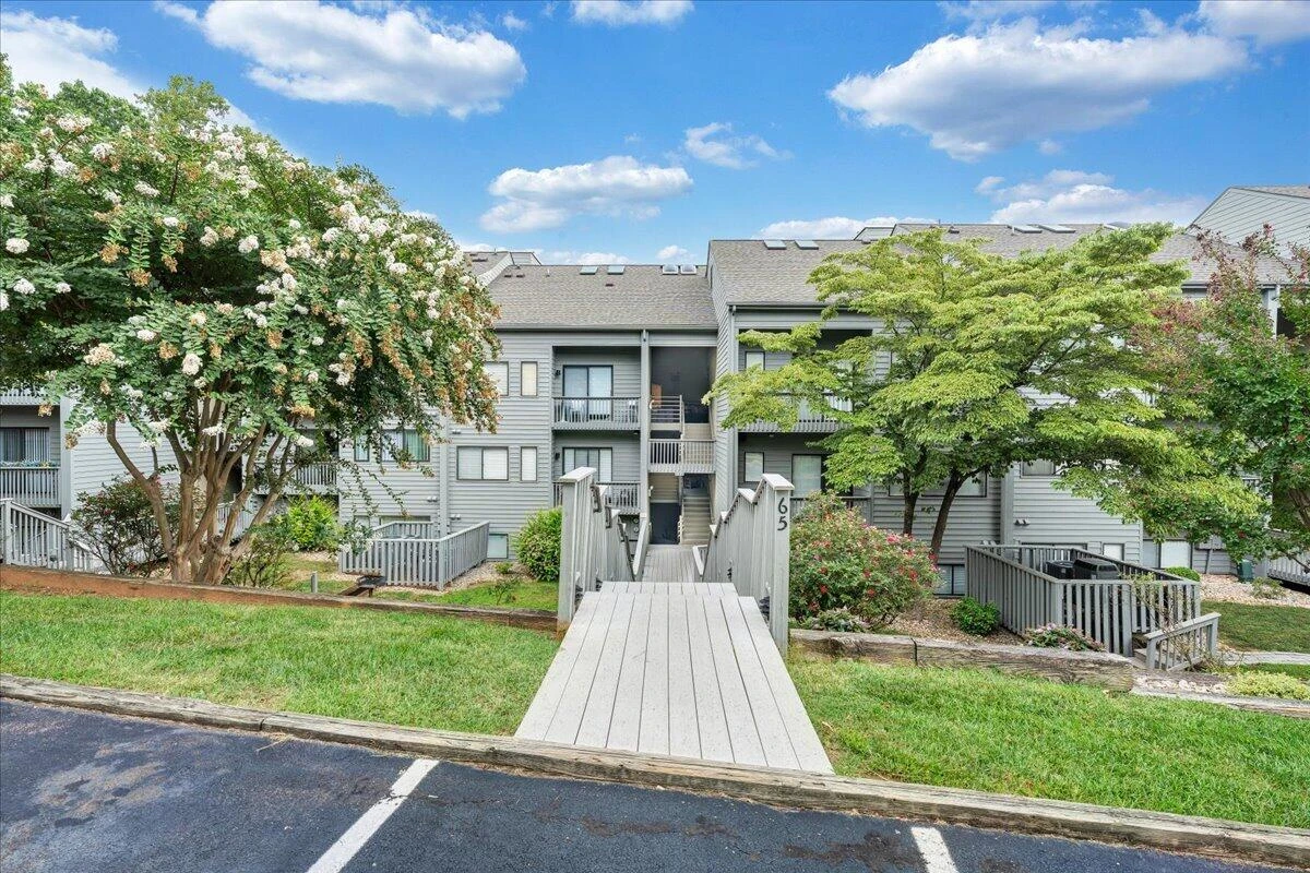65 Woodbridge CIR #1111 - Photo 5