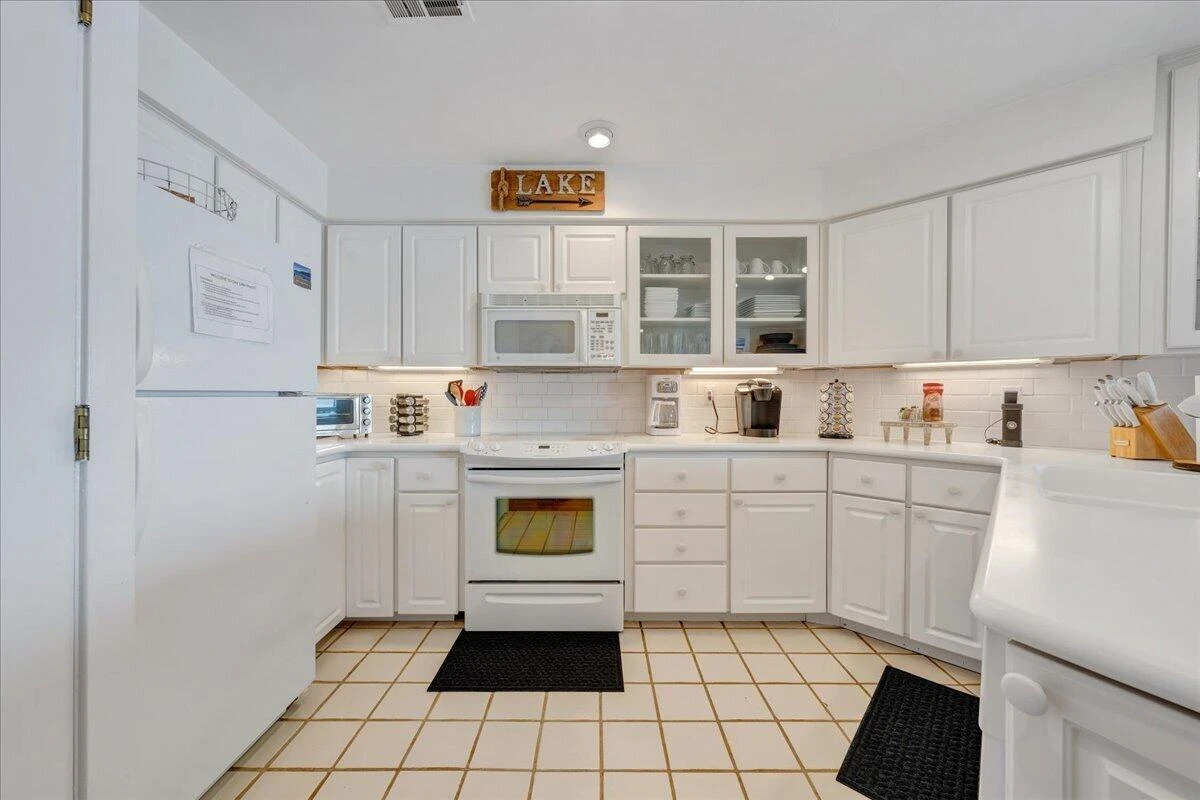 65 Woodbridge CIR #1111 - Photo 20