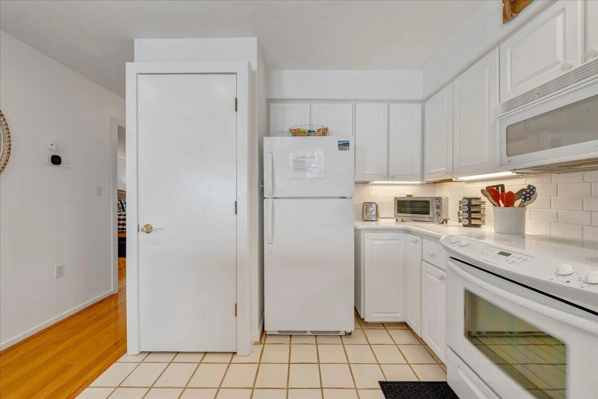 65 Woodbridge CIR #1111 - Photo 23