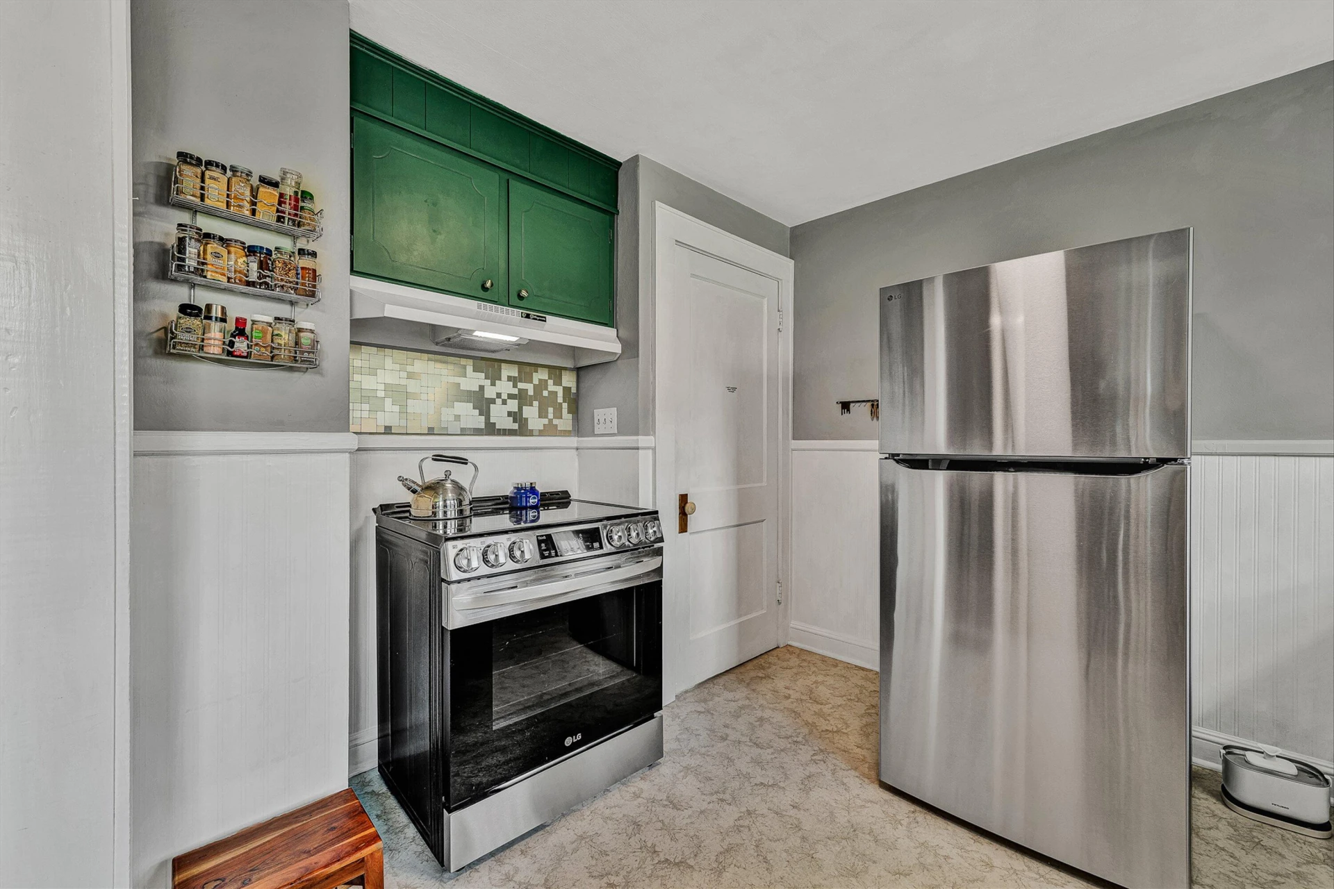 424 Goodwin AVE - Photo 8