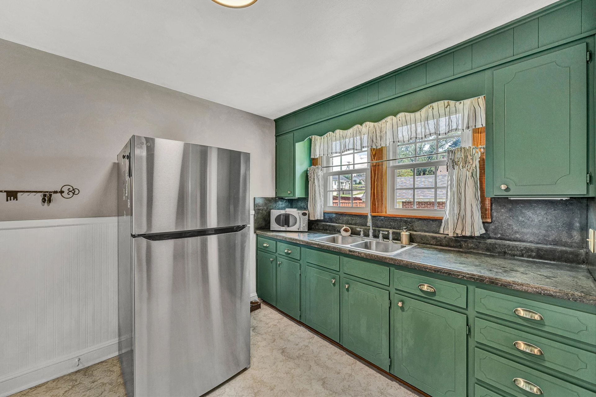 424 Goodwin AVE - Photo 10