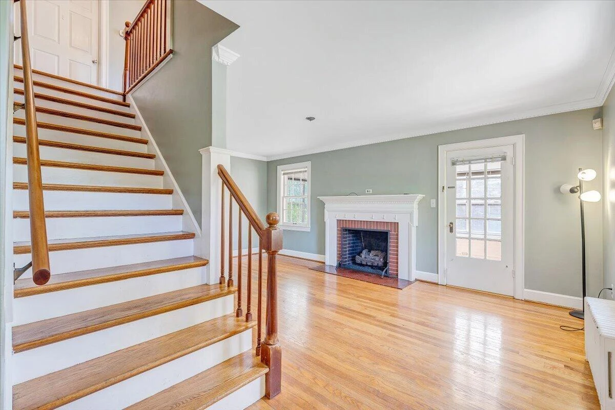 2319 Laburnum AVE SW - Photo 2