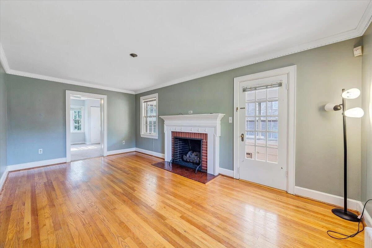 2319 Laburnum AVE SW - Photo 3