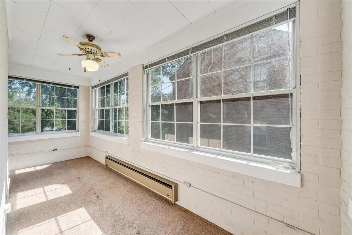 2319 Laburnum AVE SW - Photo 4