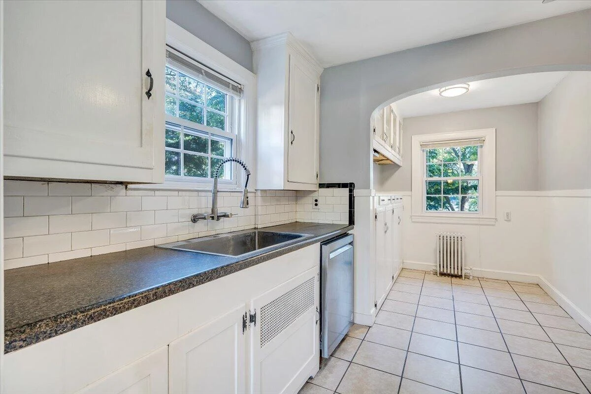 2319 Laburnum AVE SW - Photo 9
