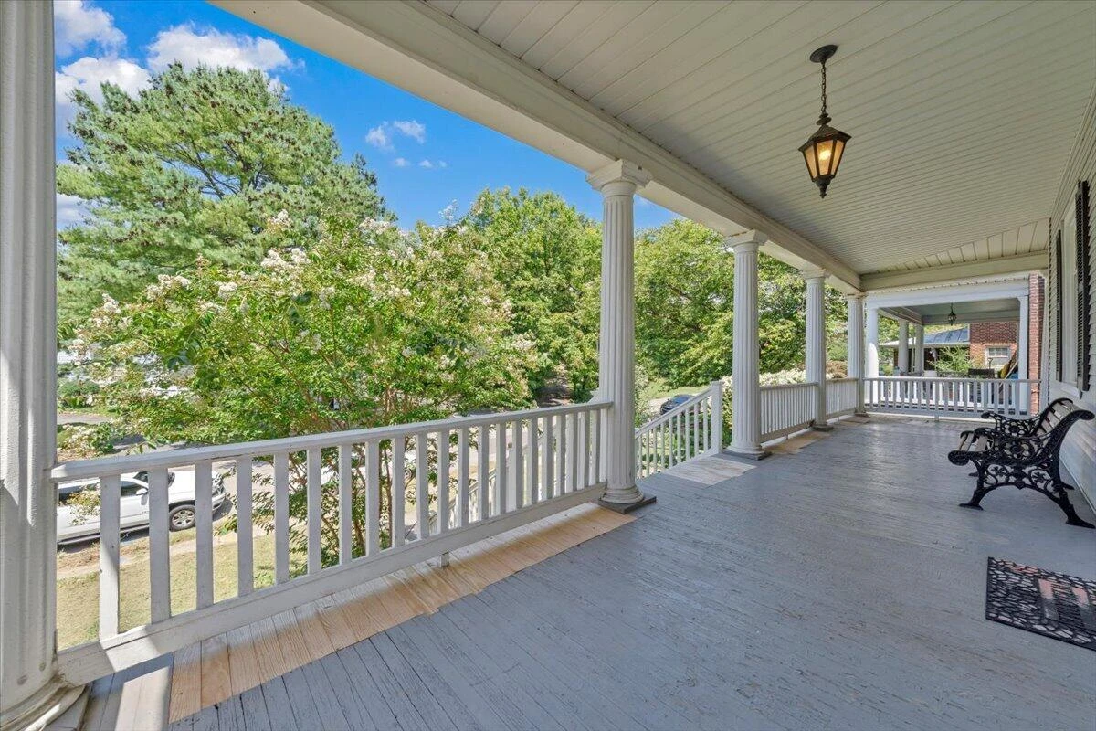 1412 Maple AVE SW - Photo 3