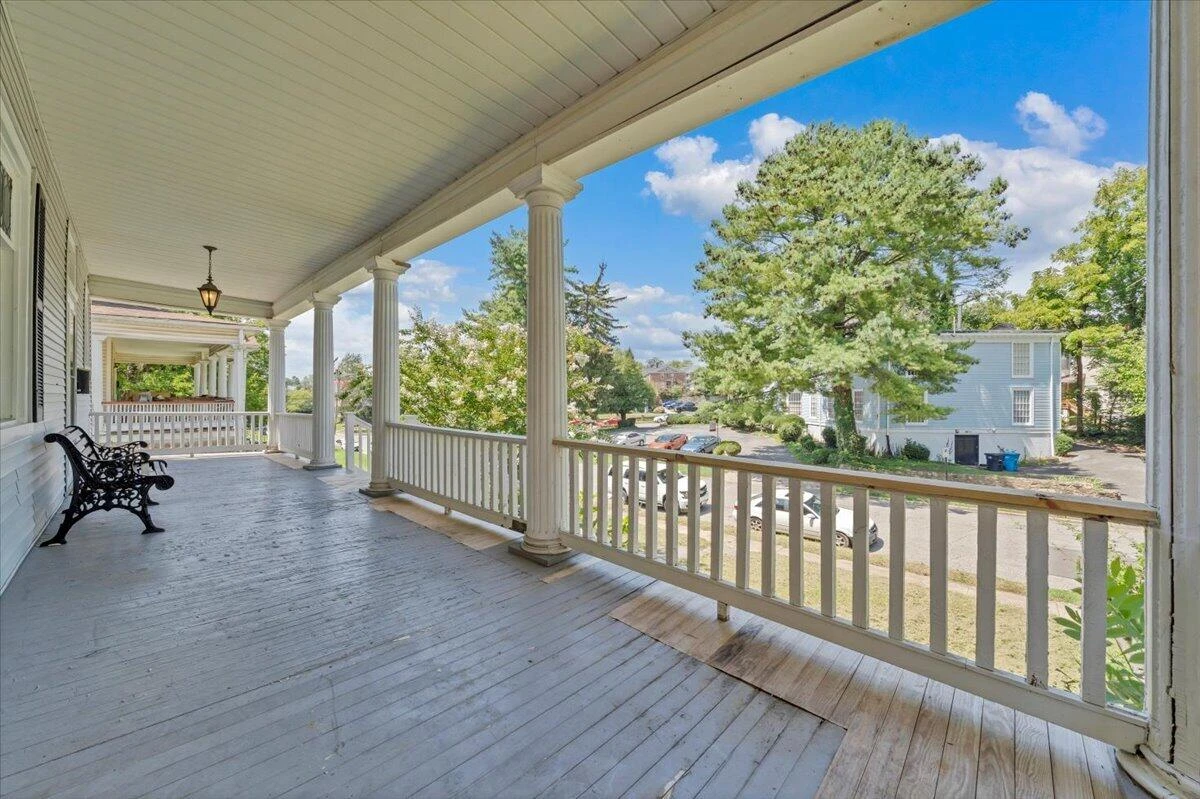 1412 Maple AVE SW - Photo 4