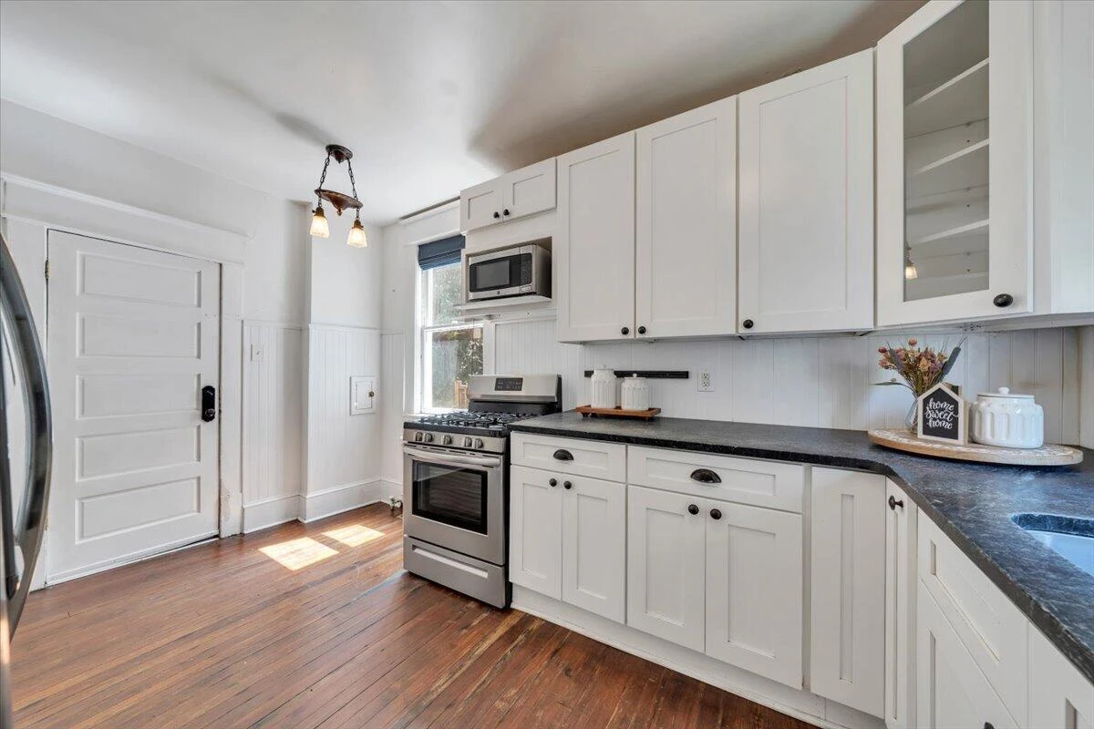 1412 Maple AVE SW - Photo 13