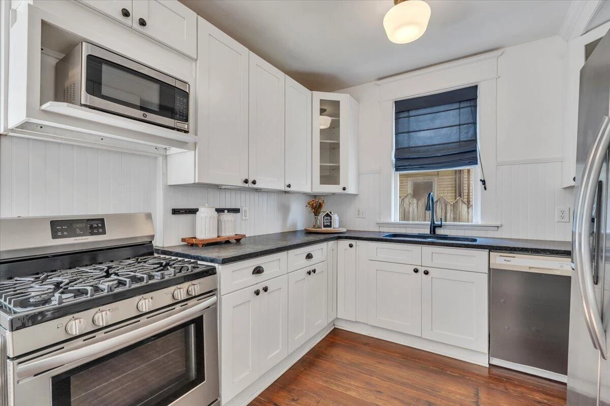 1412 Maple AVE SW - Photo 14