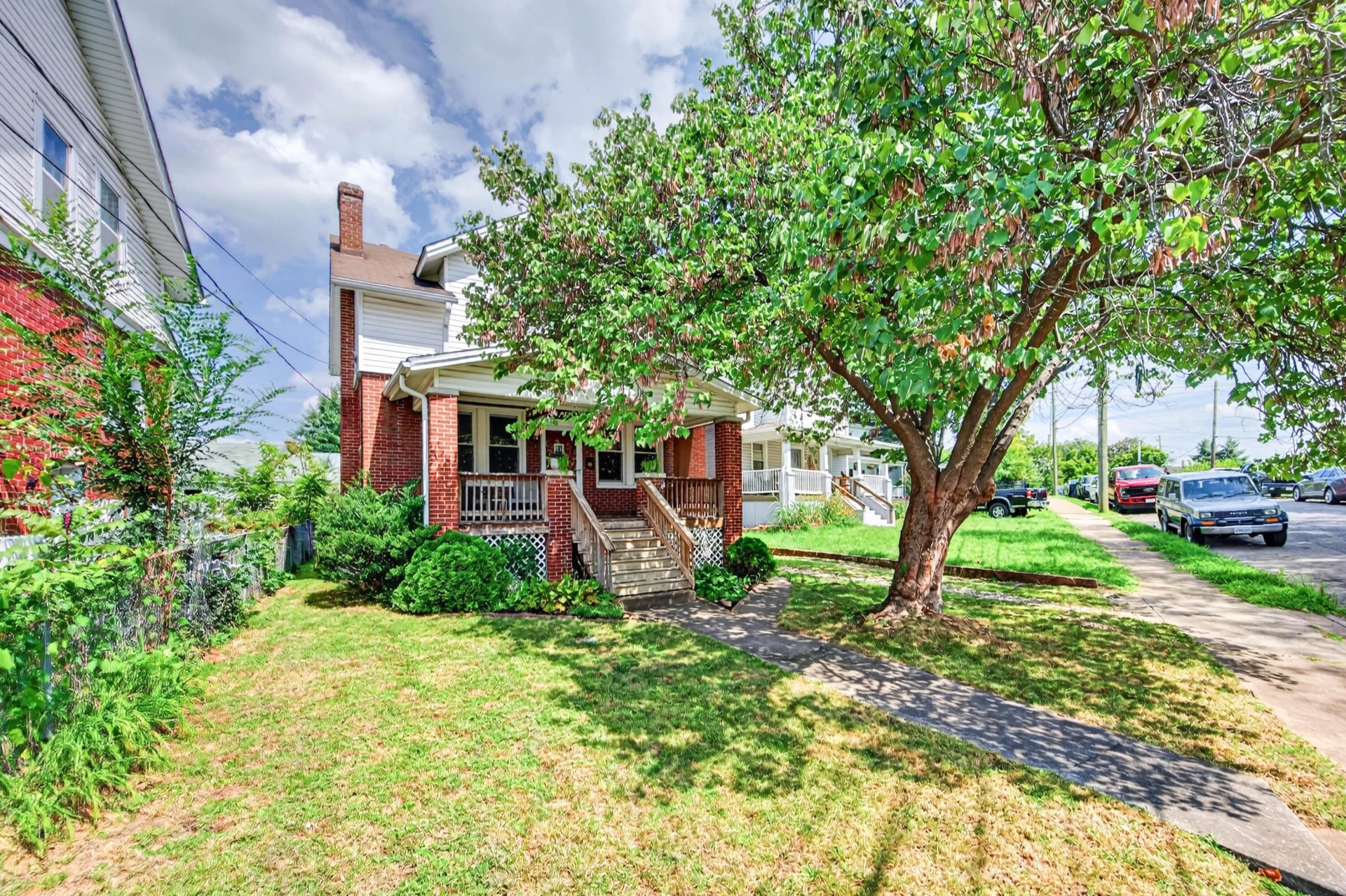 1108 6th ST SE - Photo 3