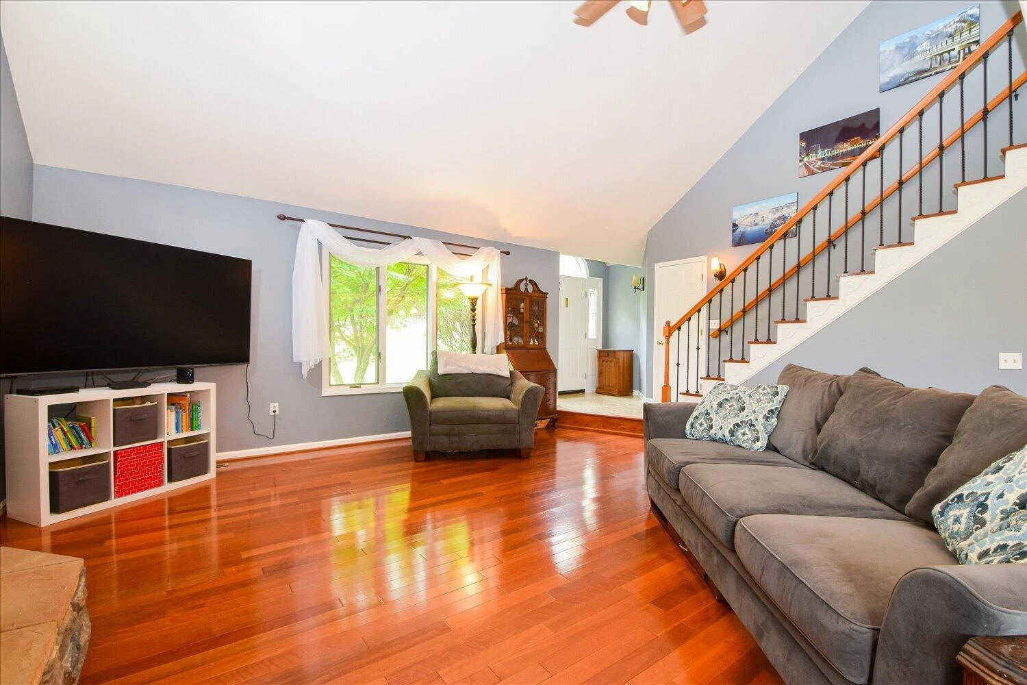 5315 Merriman RD - Photo 8