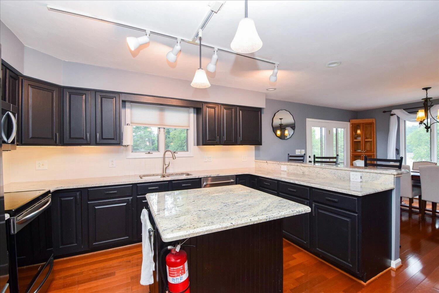 5315 Merriman RD - Photo 11