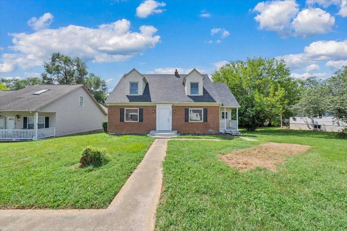 4028 Kentucky AVE NW - Photo 2