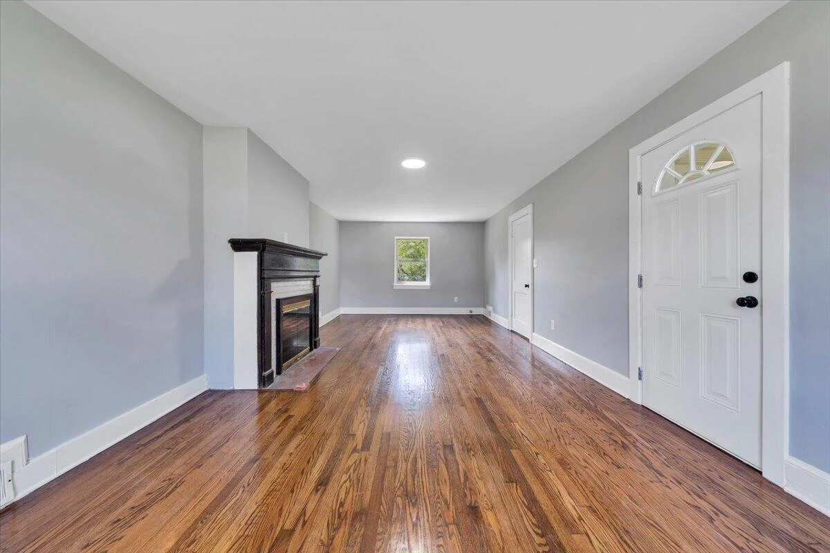 4028 Kentucky AVE NW - Photo 5