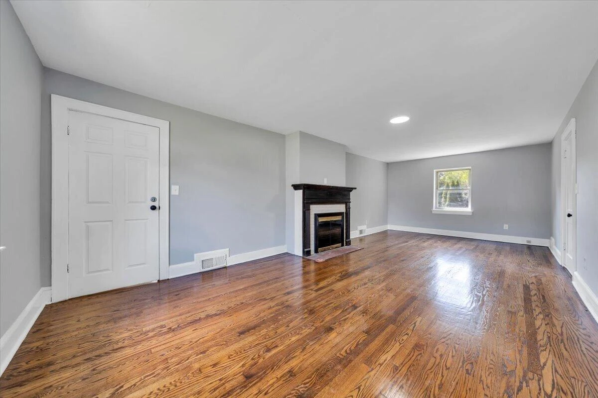 4028 Kentucky AVE NW - Photo 6