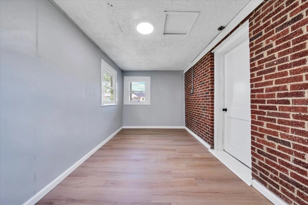 4028 Kentucky AVE NW - Photo 8